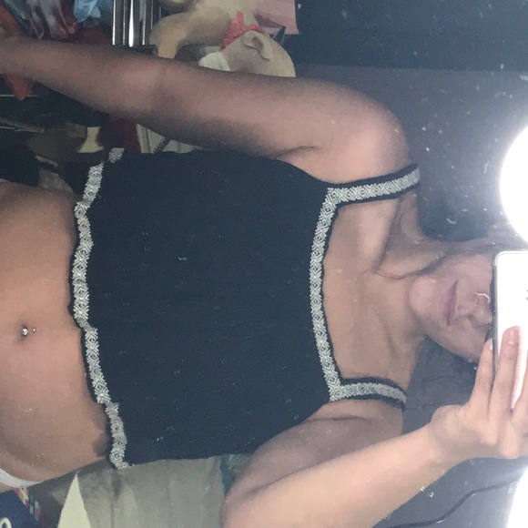 Black flowy crop top - Picture 3 of 3